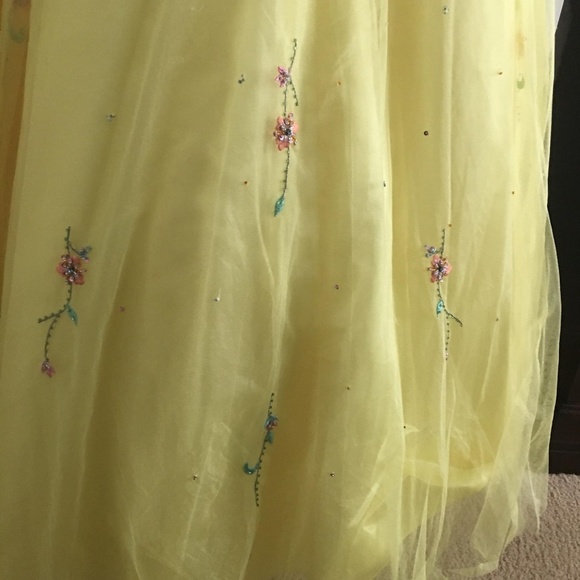 Gown - Picture 2 of 5